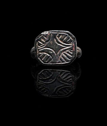 Middeleeuwen, kruisvaardersperiode Bronzen ring met Ster van