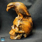 Sculpture de corbeau sur crâne humain, taillée à la main