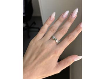 Veiling - Witgouden ring met labdiamanten – Groen en kleur