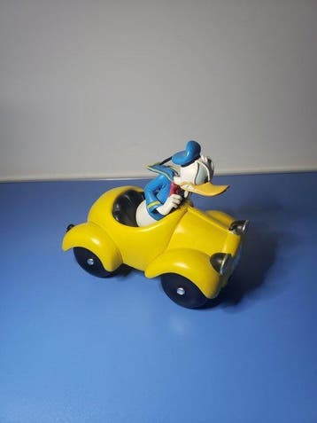 Disney - Beeldje - Donald Duck in an angry yellow car - 1, Verzamelen, Nieuw