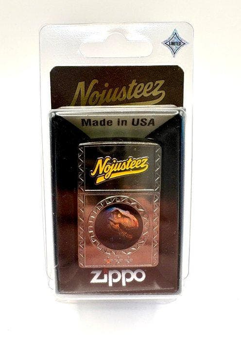 Zippo - Zippo Nojusteez Premium Extinct T-rex Limited 25, Verzamelen, Rookartikelen, Aanstekers en Luciferdoosjes