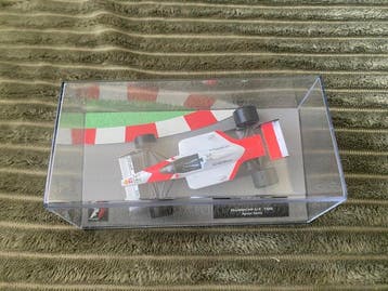 1:43 - Modelauto (2) - Mclaren MP4/4 & Tyrrell - Formule