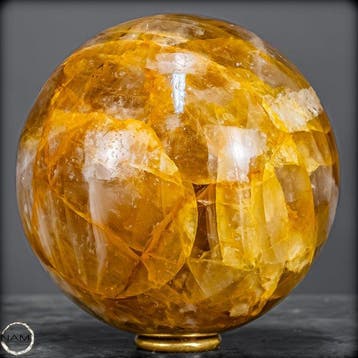 Natuurlijke Golden-Healer-kwartsbal – warm licht, innerlijke