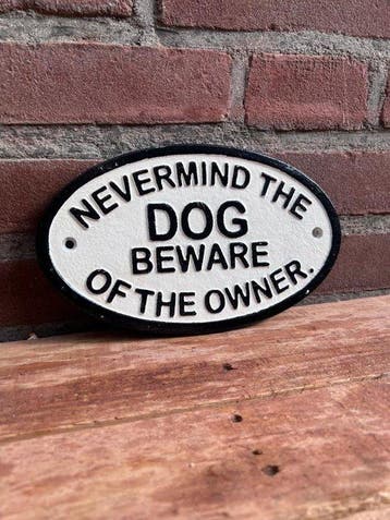 Decoratief ornament - Never Mind the Dog - Europa