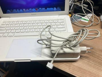 Apple MacBook6,1 with os x 10.6 /2.26ghz core2duo ,6gb ddr3