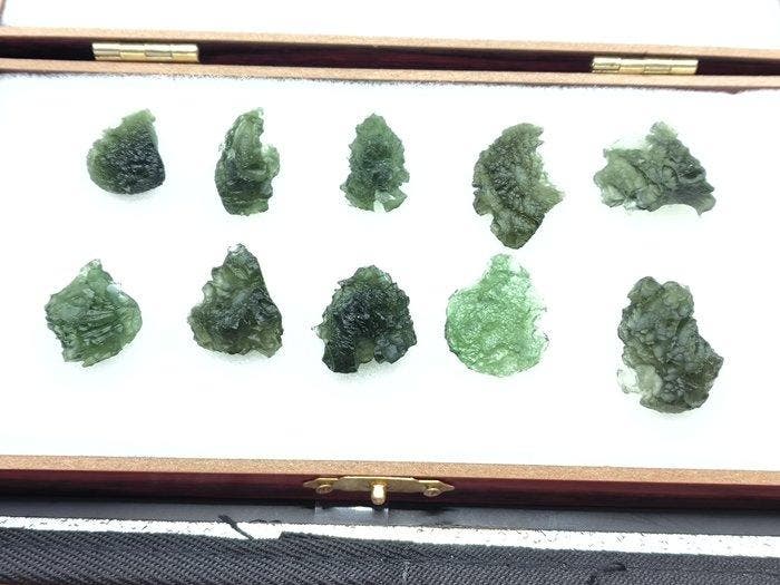 Moldavieten uit diverse localiteiten in Zuid-Bohemen -, Verzamelen, Mineralen en Fossielen