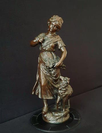 Nach L & F Moreau - sculptuur,  Mädchen mit dem Schaf  -