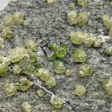 TEMPESTA van demantoïden, groene alpijnse garnet, 100+