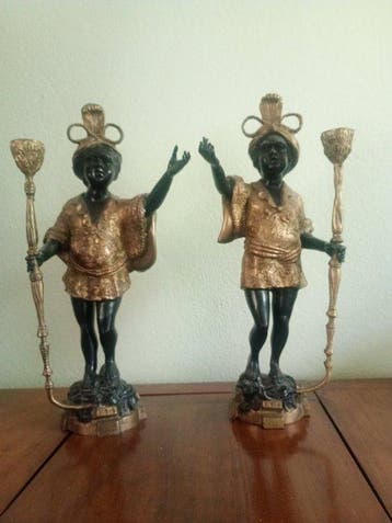 sculptuur, Paire - Statuette bougeoir porte-torchère, Antiek en Kunst, Antiek | Keramiek en Aardewerk