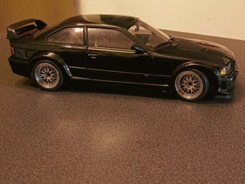 UT models 1:18 - Model sportwagen - BMW M3 E36