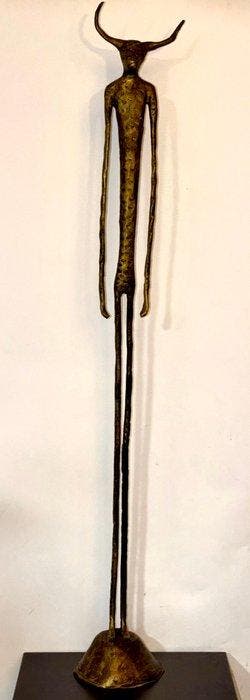 Abdoulaye Derme - sculptuur, Le Minotaure - 83 cm -