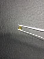 Natural Yellow Sapphire - 0.048 ct -2 mm Round cut - heated, Handtassen en Accessoires, Overige Accessoires, Verzenden, Nieuw