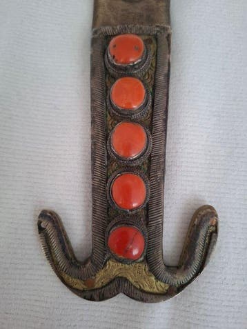 Crochet tibétain ancien pour seau à lait - Corail, Laiton,