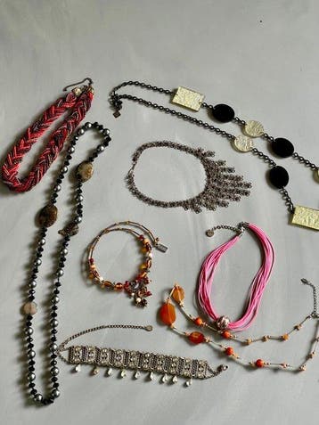 Themacollectie - Merk Kostuum Sieraden - Bonita Soraé Bib