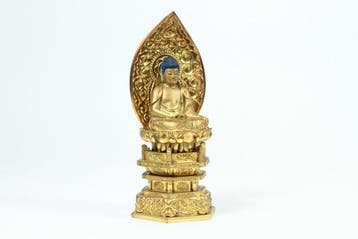 Shaka Nyorai (Shakyamuni Buddha) Seated Statue with Lotus