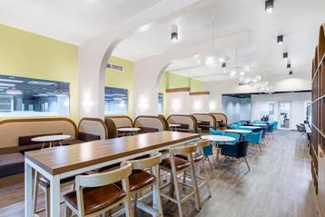 Kantoorruimte voor 5 in No18 Ampla House, Verzenden