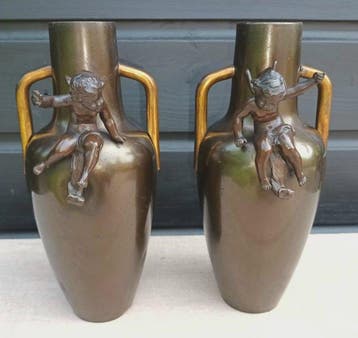 Figuur - Set van 2 Art Nouveau Gepatineerde Vazen (2) -