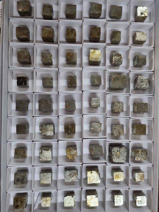 Big lot of pyrite cubes from Navajun, Spain Kubus- 1.79 kg -, Verzamelen, Mineralen en Fossielen