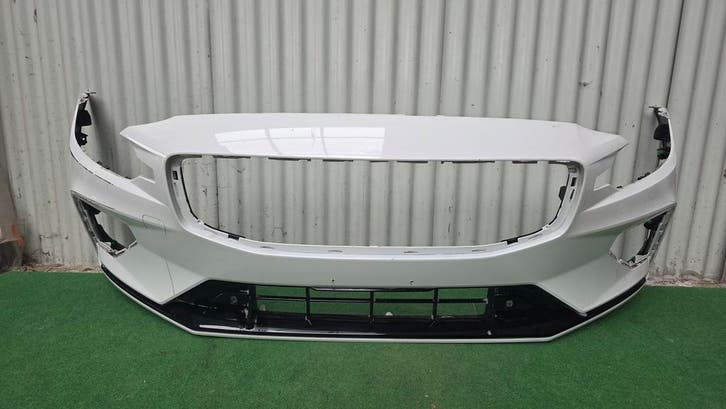 Pare-chocs av. Volvo S60 V60 II R-Design 2018- 22 31690530, Autos : Pièces & Accessoires, Carrosserie & Tôlerie, Volvo, Utilisé