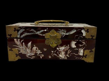 Doos - Oud Chinees sieradendoosje in bruine lak met, Antiek en Kunst