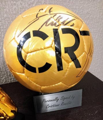 Autografo pessoal CR7 bola de ouro e Bota de ouro - The Goat, Nieuw