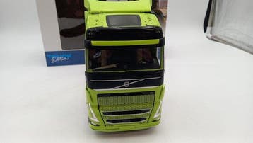 Solido 1:24 - Modelauto - Volvo FH Globetrotter XL 2023 -, Nieuw
