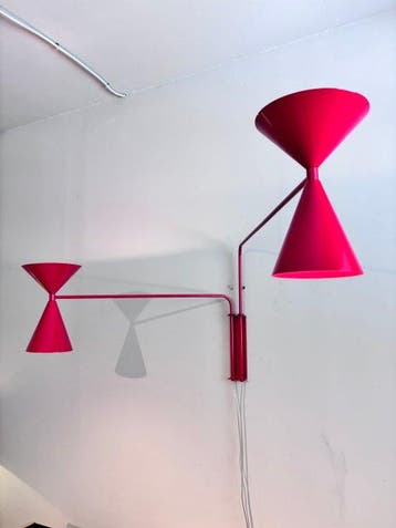 Juanma Lizana Studio - Wandlamp - RAL 3027 Frambozenrood -
