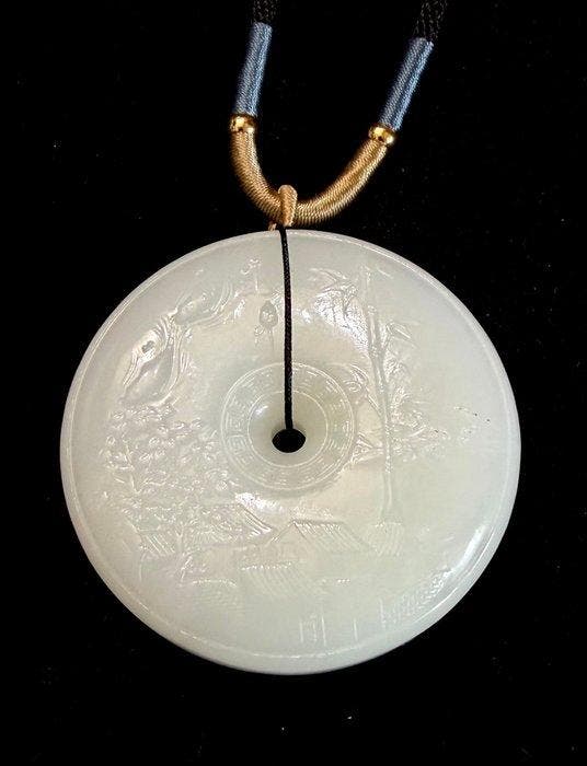 Hanger - Nefriet Jade - China - 21e eeuw, Antiek en Kunst, Antiek | Overige Antiek