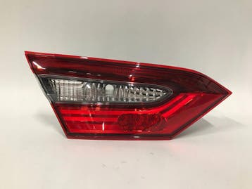 Toyota Camry IX 18- sedan achterlicht links binnen donker ha, Auto-onderdelen, Verzenden, Gebruikt