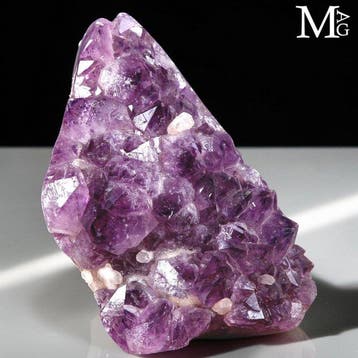 Majestueuze amethistcluster met rijke, diepe paarse