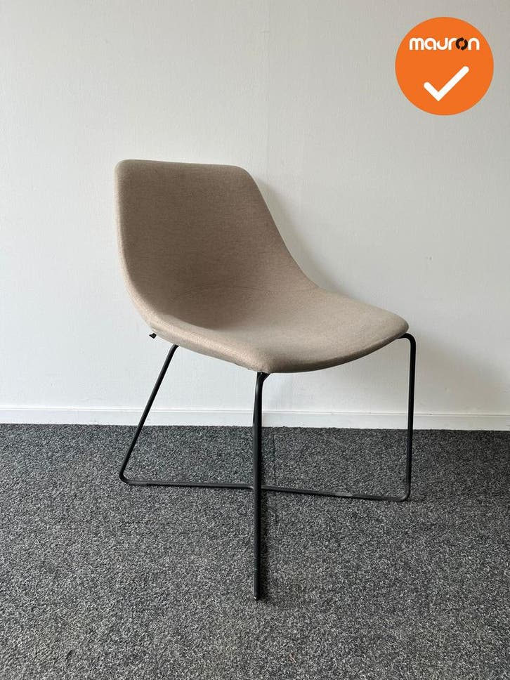 Mishell Chair - Noti vergaderstoel Beige, Zakelijke goederen, Kantoor en Winkelinrichting | Kantoormeubilair en Inrichting, Stoel