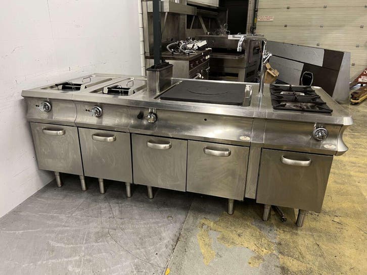 Acier inoxydable MBM Îlot de cuisine Cuisinière à 2 feux,, Zakelijke goederen, Horeca | Overige, Verzenden