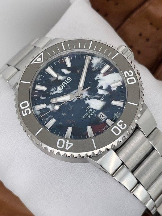 Oris - Aquis Date Upcycle Automatic - Zonder minimumprijs -, Handtassen en Accessoires, Horloges | Heren