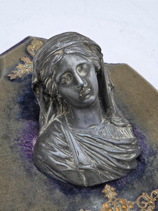 Wijwatervat - 1850-1900 - Mater Dolorosa - 30 cm, Antiquités & Art, Antiquités | Livres & Manuscrits