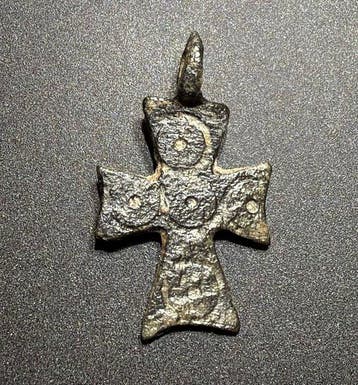 Middeleeuwen, kruisvaardersperiode Brons Kruis met vijf, Antiek en Kunst