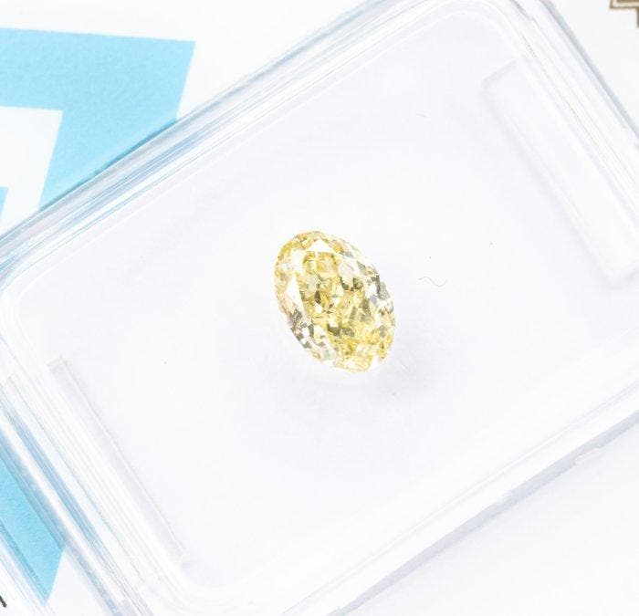 1 pcs Diamant (Natuurlijk gekleurd) - 0.75 ct - Ovaal -, Bijoux, Sacs & Beauté, Pierres précieuses