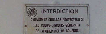 Interdiction DOuvrir le Grillage Protecteur - Plaque