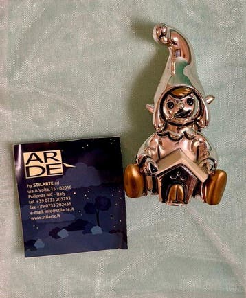 Arde Argenti - Lumhens - Beeldje - Wish ELF holding a little