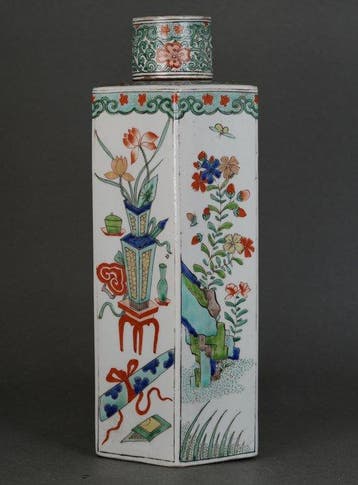 Kangxi (1662-1722) - Theepot - Dames met Bloemen, Rustige