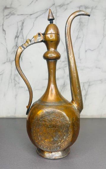 Cruche - Aiguière en cuivre Qajar (Abrigh) – gravée à la