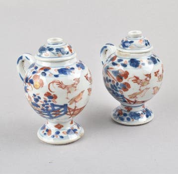 Pot - Een paar Chinese Imari mosterdpotten. - Porselein