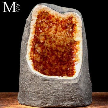 Gouden citrienkwartsgeode met majestueuze kathedraalvorm -