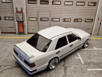 MCG 1:18 - Voiture miniature - Mercedes Benz E-Klasse W124