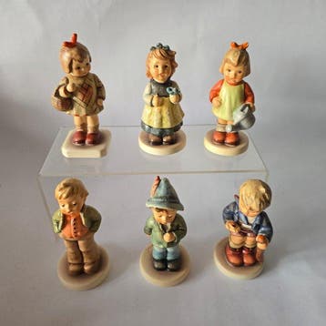 Goebel - Figurine - Hummel #428 3/0 - Summertime Surprise -