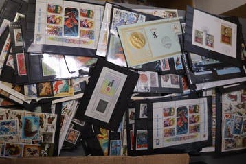 Wereld 1960/1999 - Groot uitzoeklot series, blokken, vellen, Gestempeld