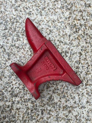 ERON - Werkgereedschap - Kleine gietijzeren aambeeld