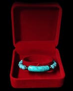 Prachtige blauwe turquoise-howliet armband in cadeaudoos