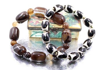 Zeer mooie twee unisex armbanden van natuurlijke agaat, met