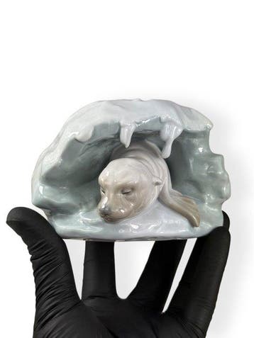Lladró - sculptuur, A Snowy Haven - 12 cm - Biscuit