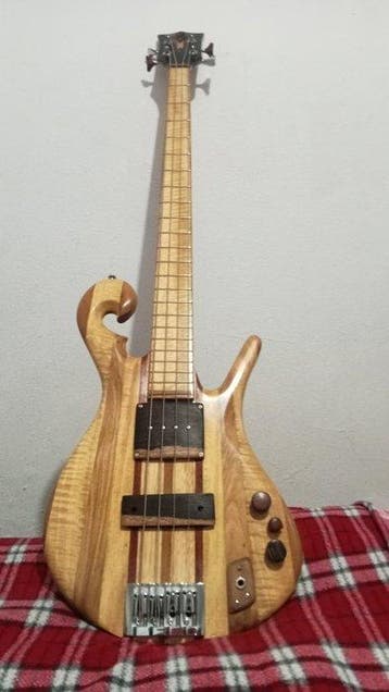 Bassovarius - - Elektrische basgitaar - Colombia - 2026, Muziek en Instrumenten, Nieuw